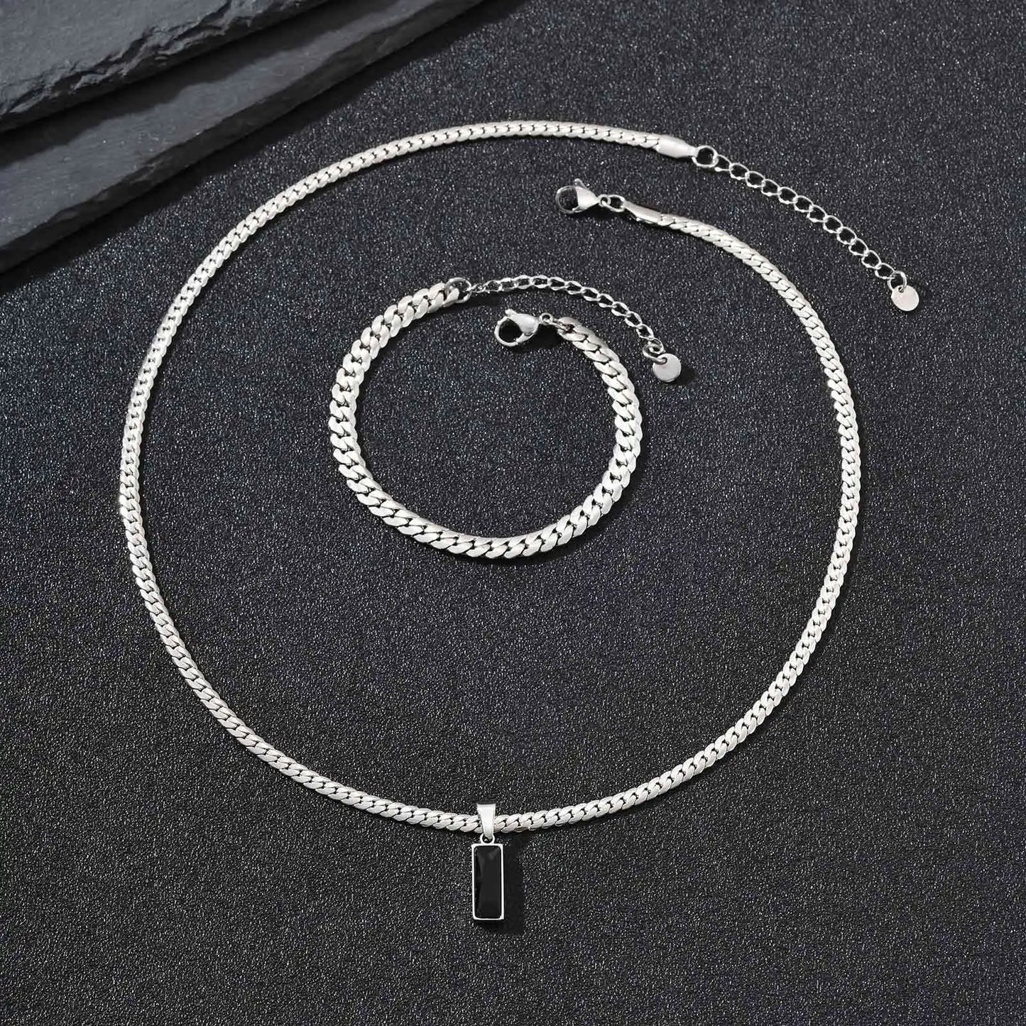 Vnox Set di 2 Pezzi Collana con Ciondolo e Bracciale da Uomo, Set di Gioielli in Acciaio Inossidabile Colore Nero Oro Argento, Regali di Gioielleria alla Moda