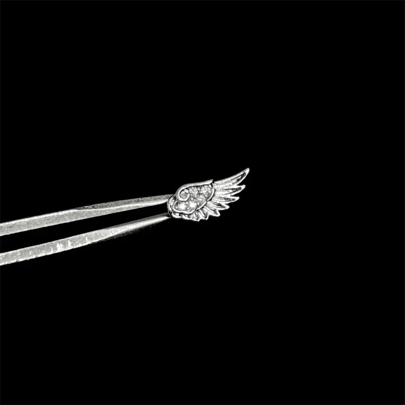 New Fashion Love Wings Cross Acciaio inossidabile Osso dell'orecchio Chiodo Zircone lucido Orecchino con filo alla moda per le donne Accessorio per piercing al corpo