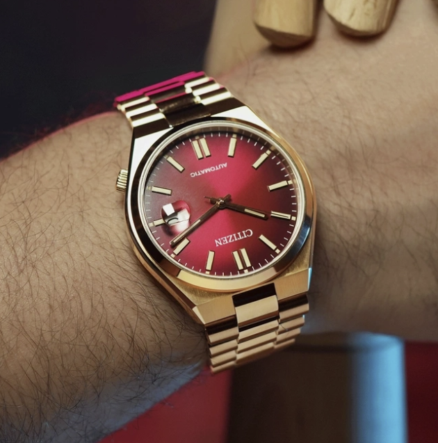 Citizen TSUYOSA Automatic 8210 Red Dial – Orologio Meccanico Uomo Gold – Cod. NJ0154-80X