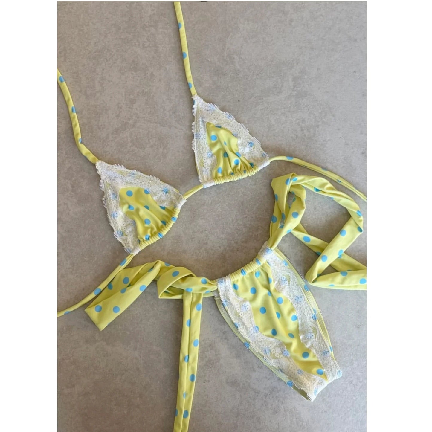Nuovo Sexy Bikini Brasiliano con Inserti in Pizzo, Costume da Bagno Femminile con Stampa e Allacciatura al Collo, Biquini
