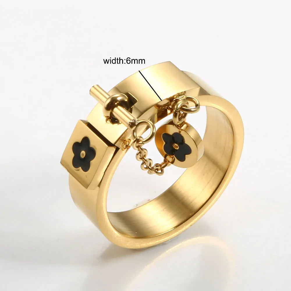Set di gioielli di moda di lusso in acciaio inossidabile Set di gioielli da donna dorati Bracciale con ciondolo a forma di fiore Anelli per uomo Set di gioielli da donna regalo