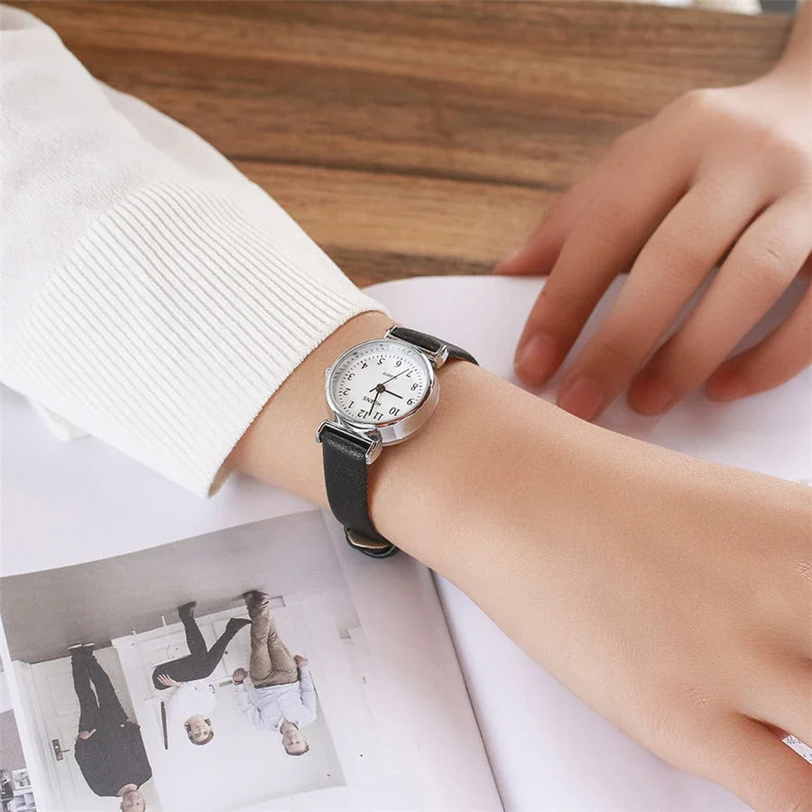 Orologio da donna alla moda con quadrante piccolo, cinturino in pelle casual, orologi da polso al quarzo da donna