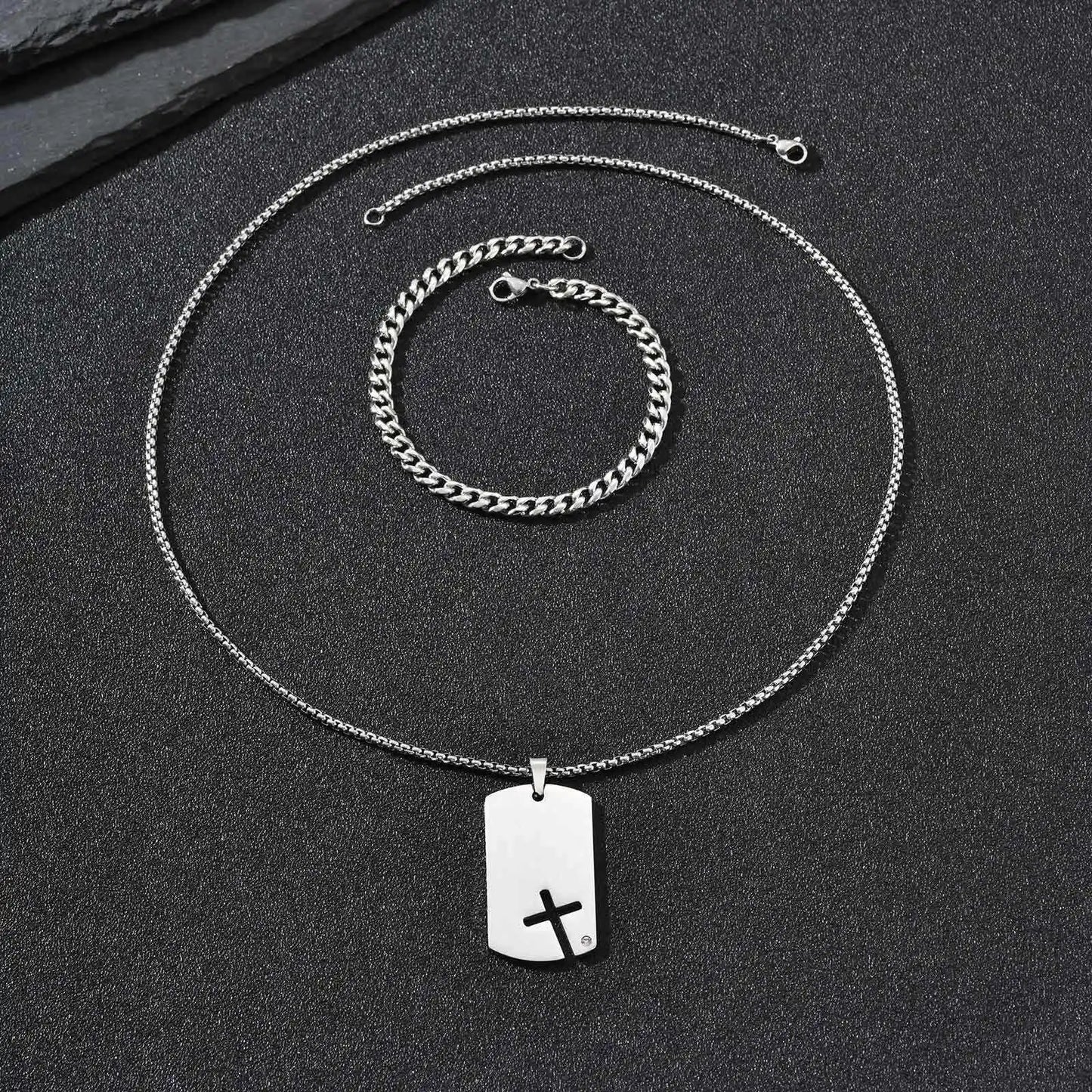Vnox Set di 2 Pezzi Collana con Ciondolo e Bracciale da Uomo, Set di Gioielli in Acciaio Inossidabile Colore Nero Oro Argento, Regali di Gioielleria alla Moda