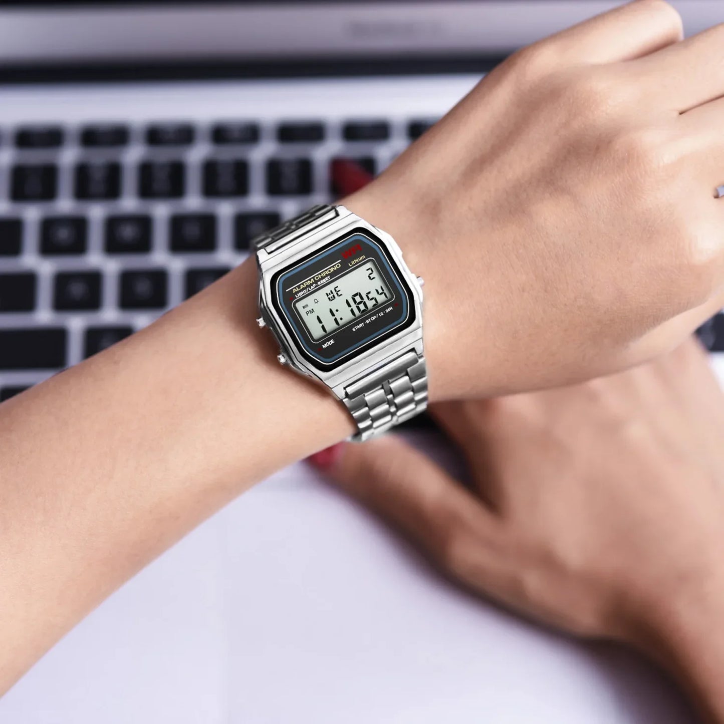 Orologio digitale multifunzione LED da donna retrò unisex F91W Orologio sportivo da polso elettronico da donna in acciaio inossidabile
