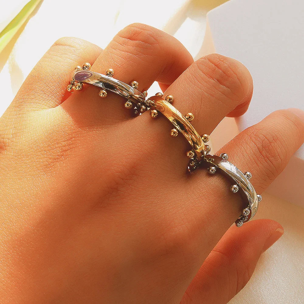 Set di gioielli di lusso Bracciale rigido in acciaio inossidabile Anello da dito Orecchini a cerchio con mini sfere per regali di gioielli di moda da donna