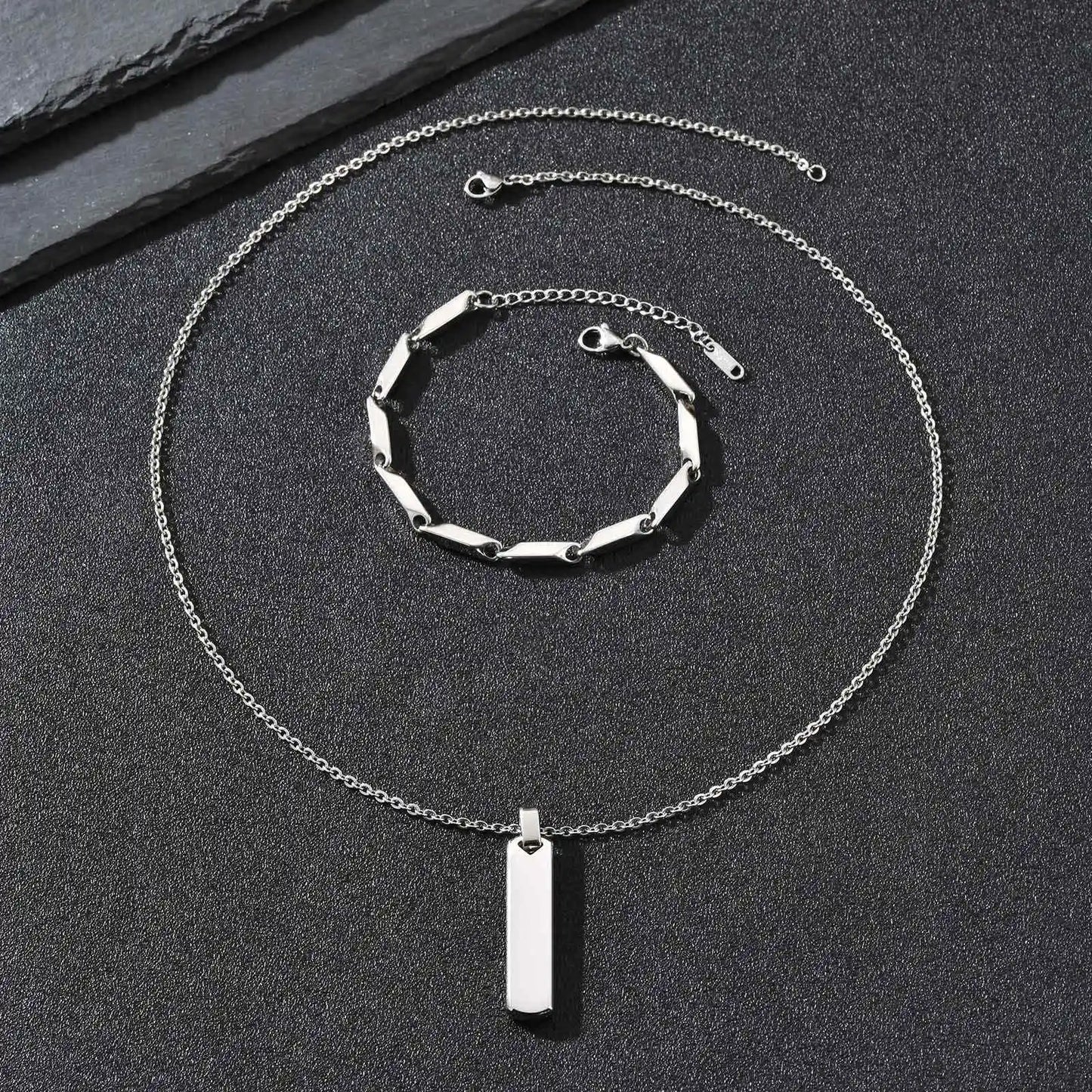 Vnox Set di 2 Pezzi Collana con Ciondolo e Bracciale da Uomo, Set di Gioielli in Acciaio Inossidabile Colore Nero Oro Argento, Regali di Gioielleria alla Moda