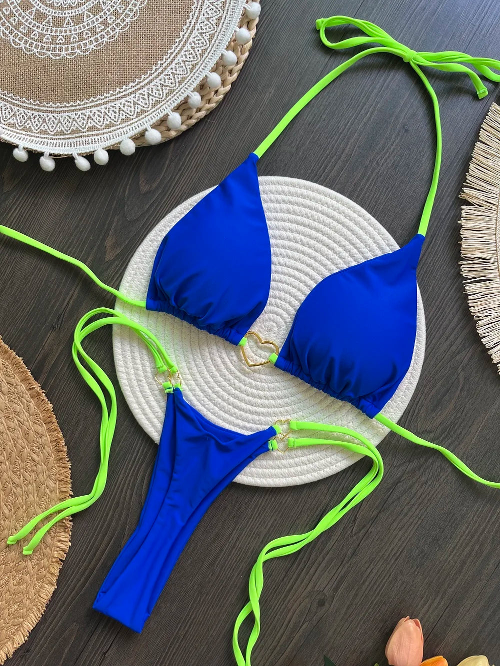 Nuovo bikini bianco a tinta unita da donna, costume da bagno alla moda con lacci a vita bassa, set due pezzi