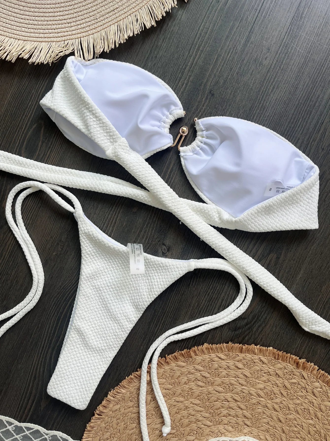 Nuovo Costume da Bagno Bikini Donna a Due Pezzi con Fascia Arricciata, Anello in Metallo e Perizoma