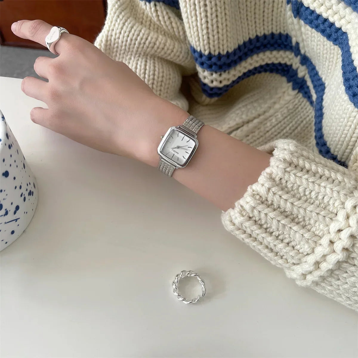 Orologio al quarzo semplice di marca per donna Orologi da donna regalo di lusso retrò Orologi da polso con cinturino in acciaio inossidabile regolabile con quadrante piccolo