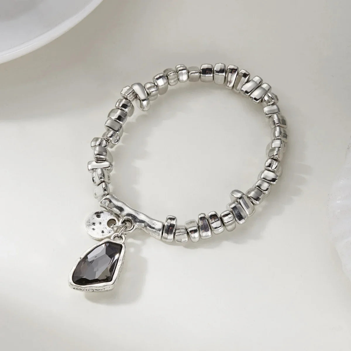 Set di bracciali con collana con pendente in cristallo grigio irregolare semplice barocco Set di gioielli con perline color argento estetico delicato per donna uomo
