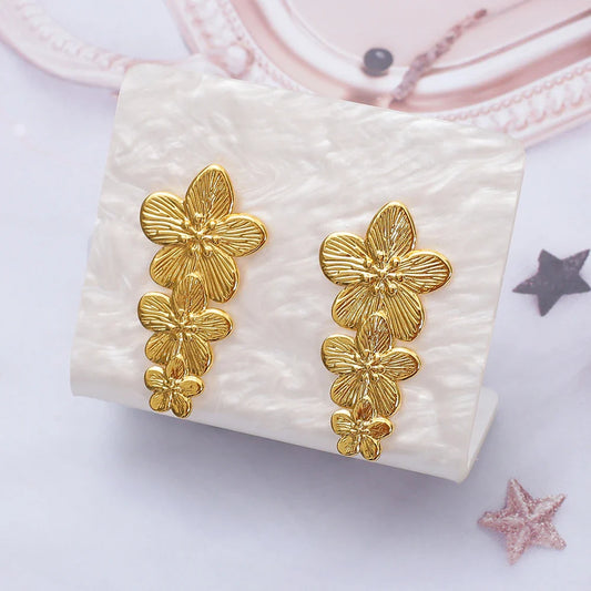 Orecchini a Perno Floreali in Acciaio Inossidabile Dorato per Donne, Stile Vintage Elegante e Romantico, Tendenza 2026, Gioielli da Donna per Uso Quotidiano
